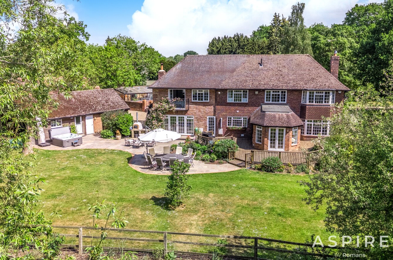 5 bedroom detached house for sale 0