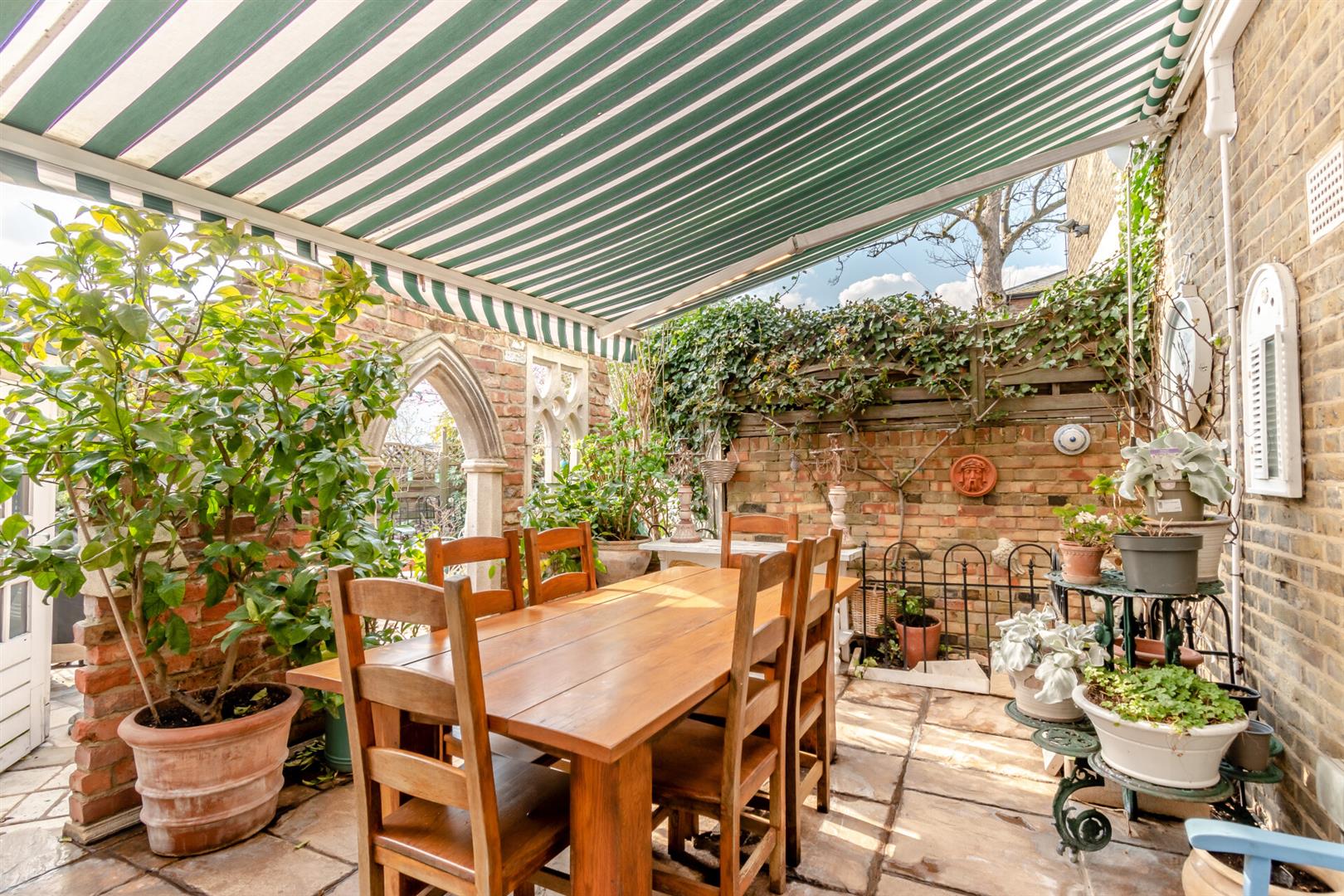 5 bedroom property for sale 0