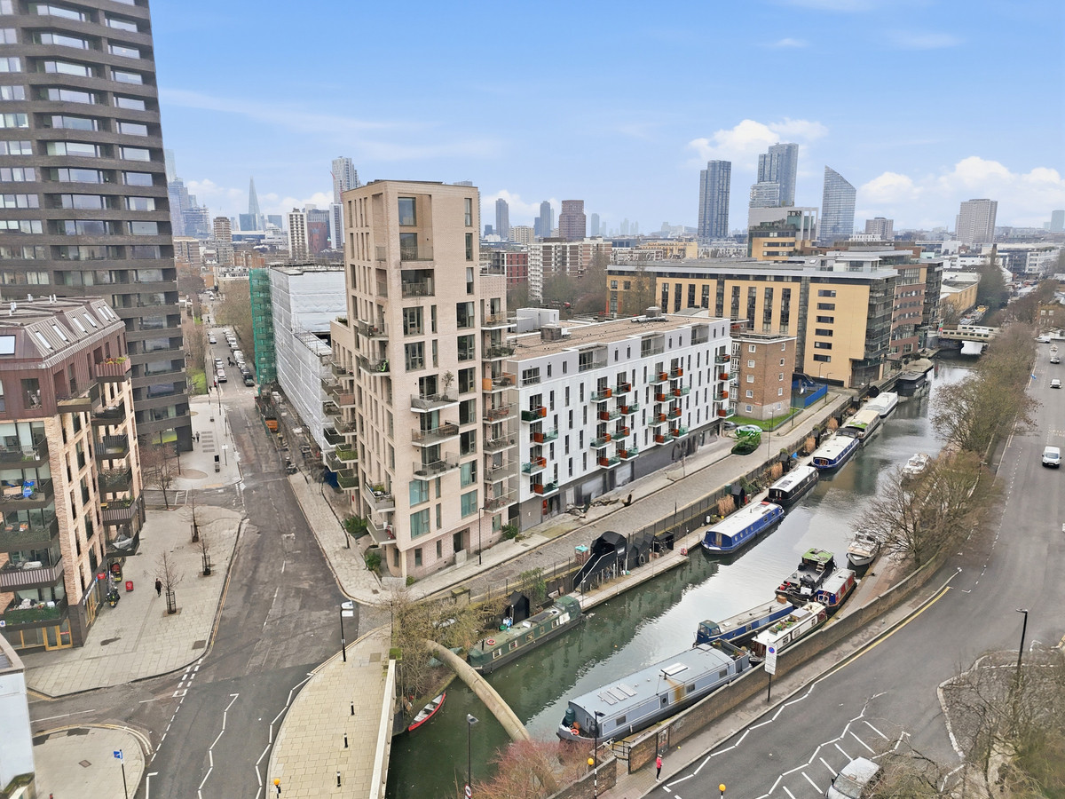 5 bedroom terraced house for sale