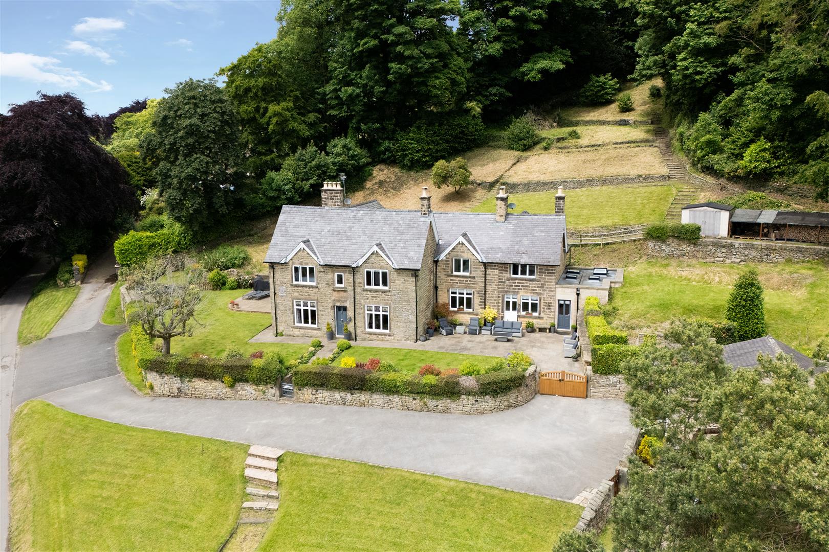 6 bedroom detached house for sale 0