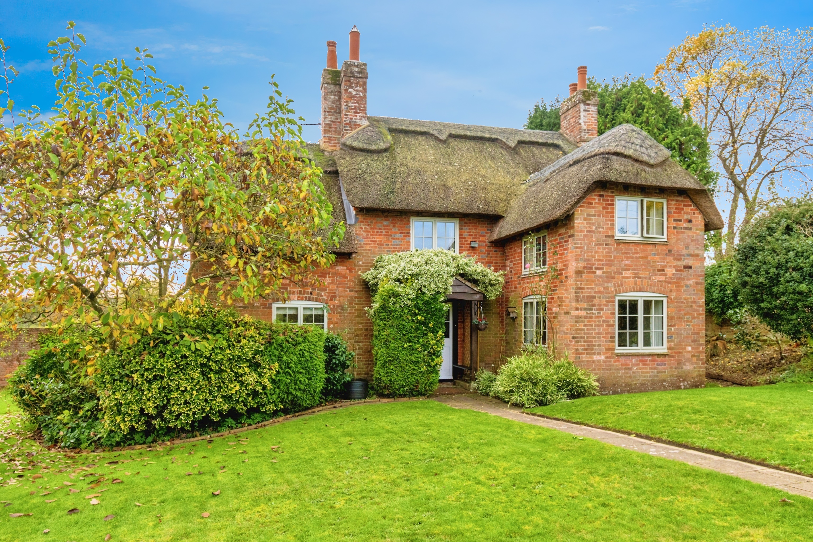 6 bedroom end terrace house for sale in London
