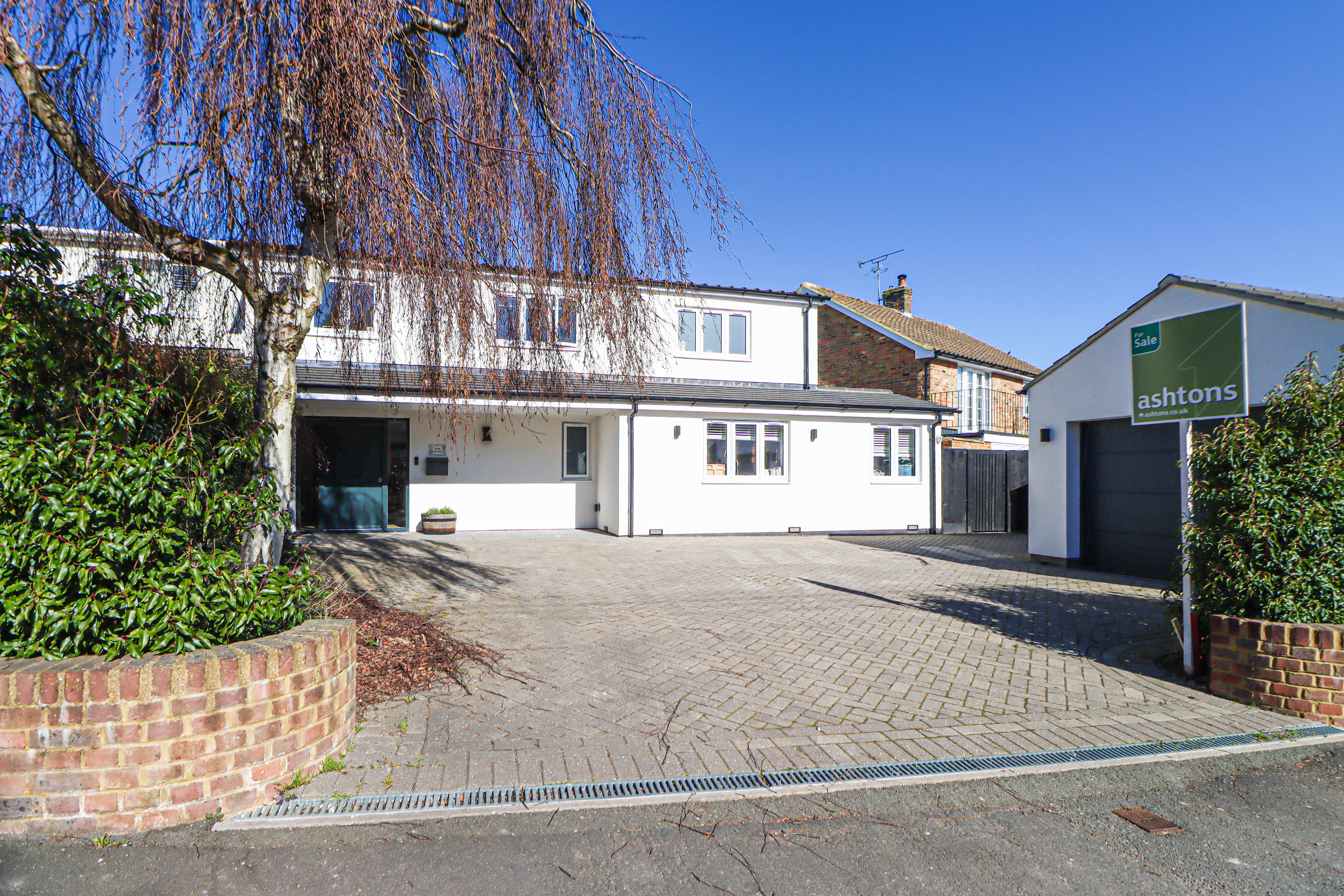 4 bedroom semi-detached house for sale in Harpenden