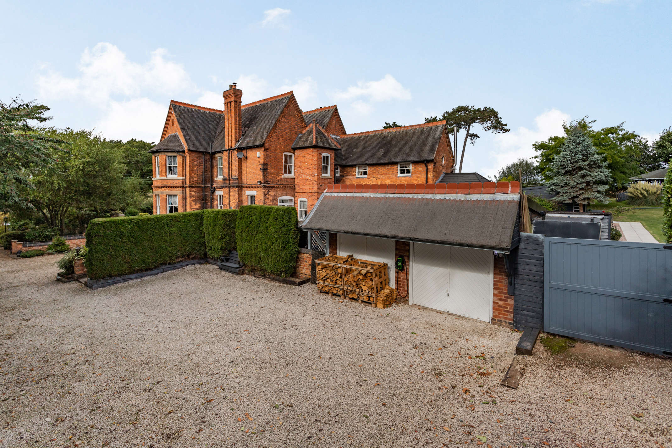 5 bedroom farmhouse for sale 0