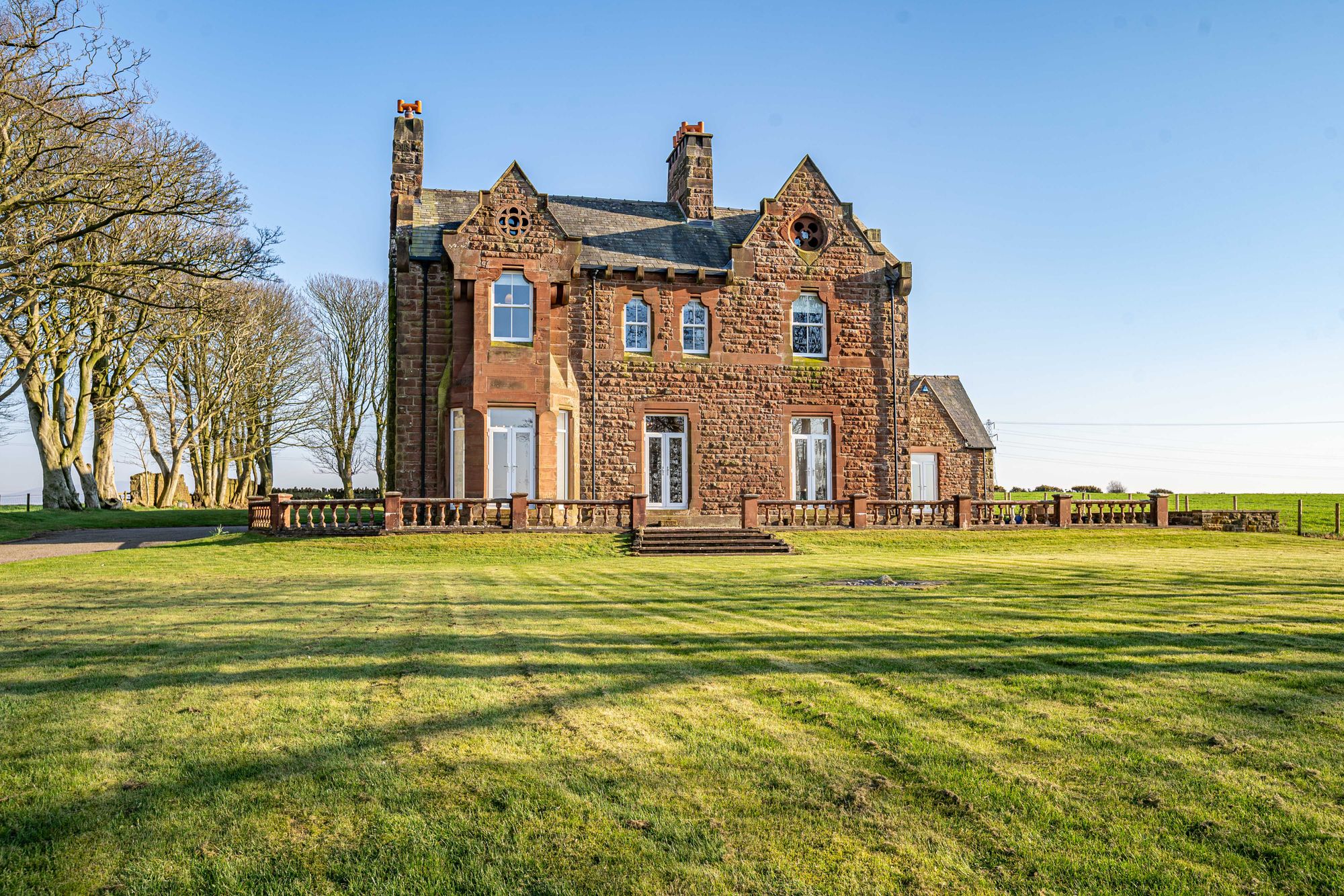 8 bedroom detached house for sale 0