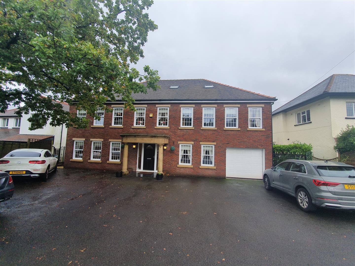 3 bedroom flat for sale