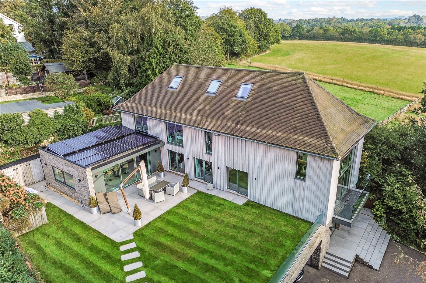 5 bedroom detached house for sale 0
