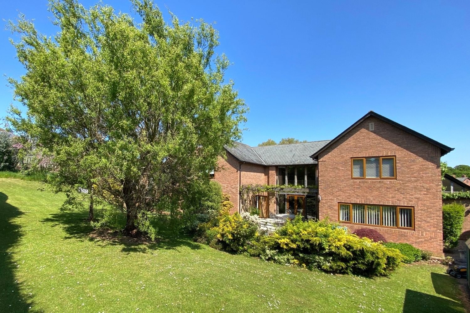 3 bedroom flat for sale