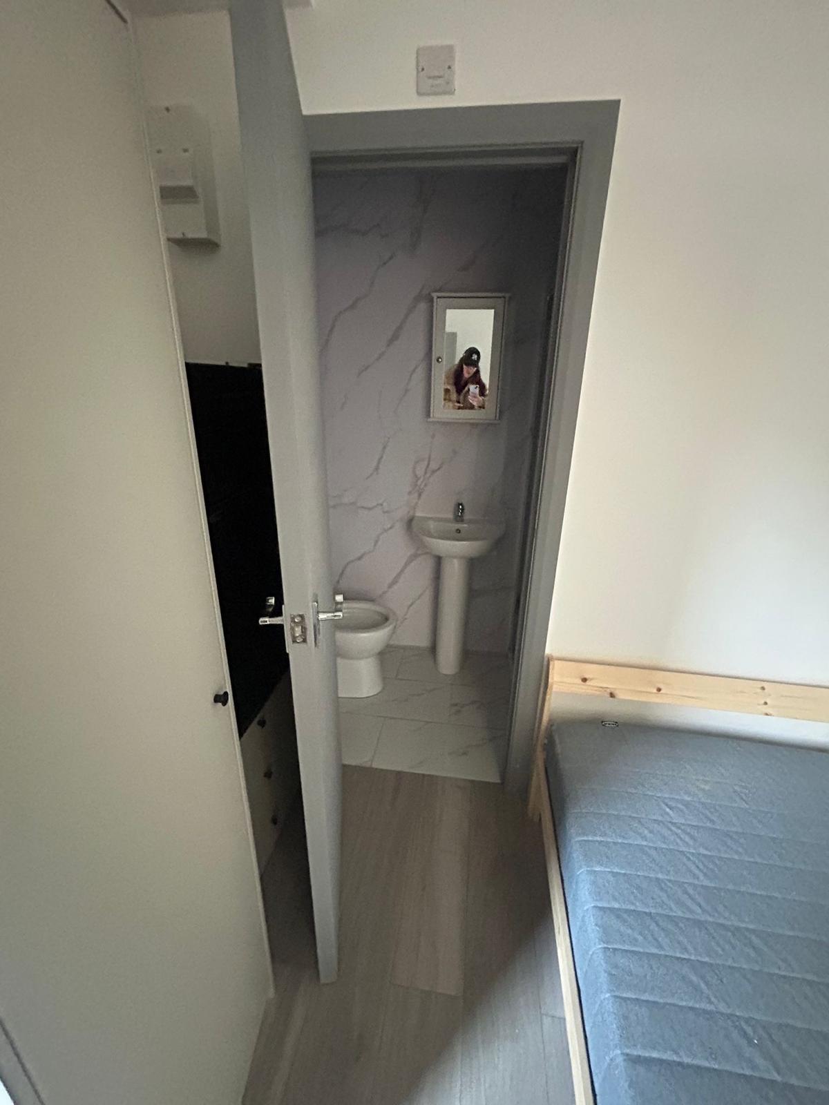 44, Hillside, Slough, Berkshire photo 5