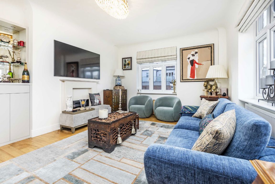 3 bedroom flat for sale 0