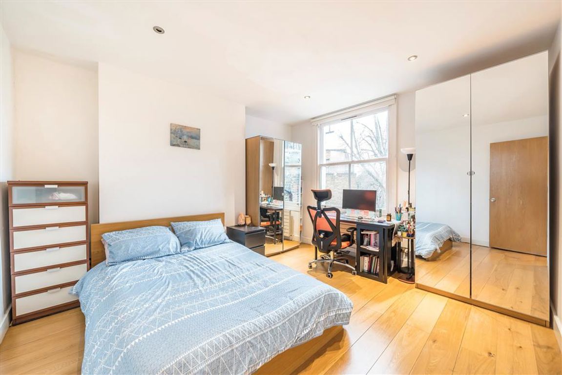 3 bedroom flat for sale 0