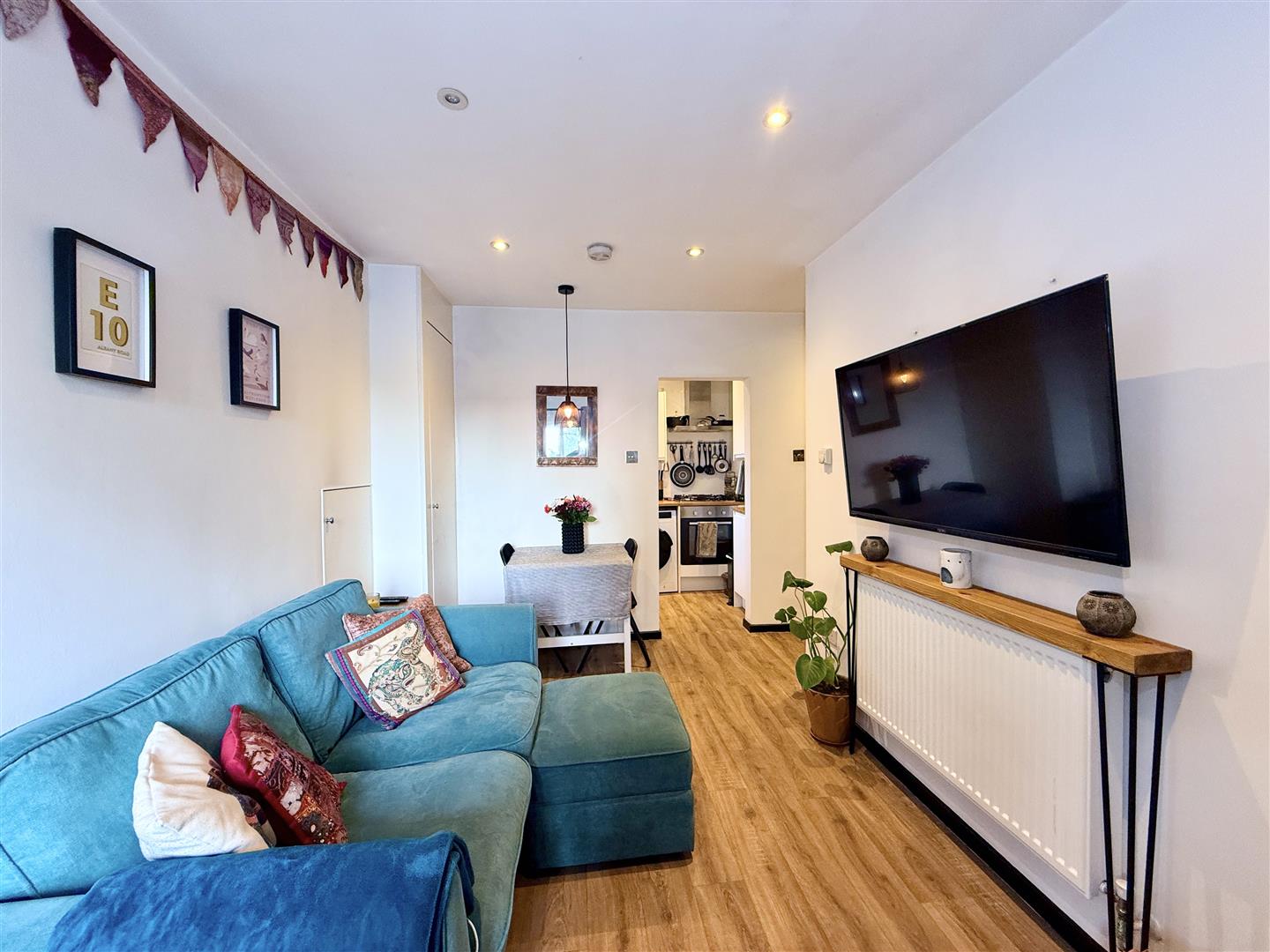 Flat 14, 14, Albany Road, London photo 3