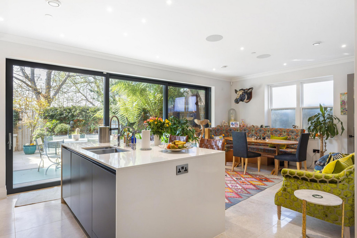 5 bedroom end terrace house for sale 0