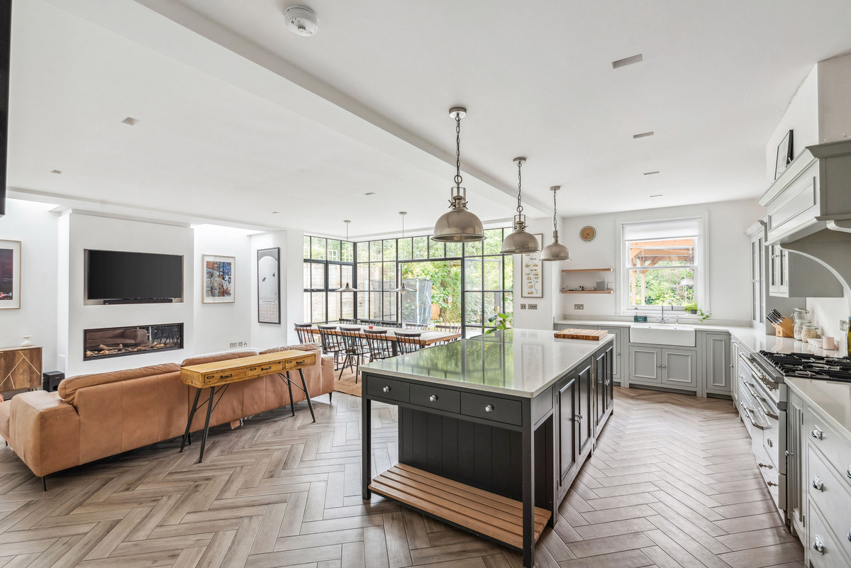 5 bedroom semi-detached house for sale 0