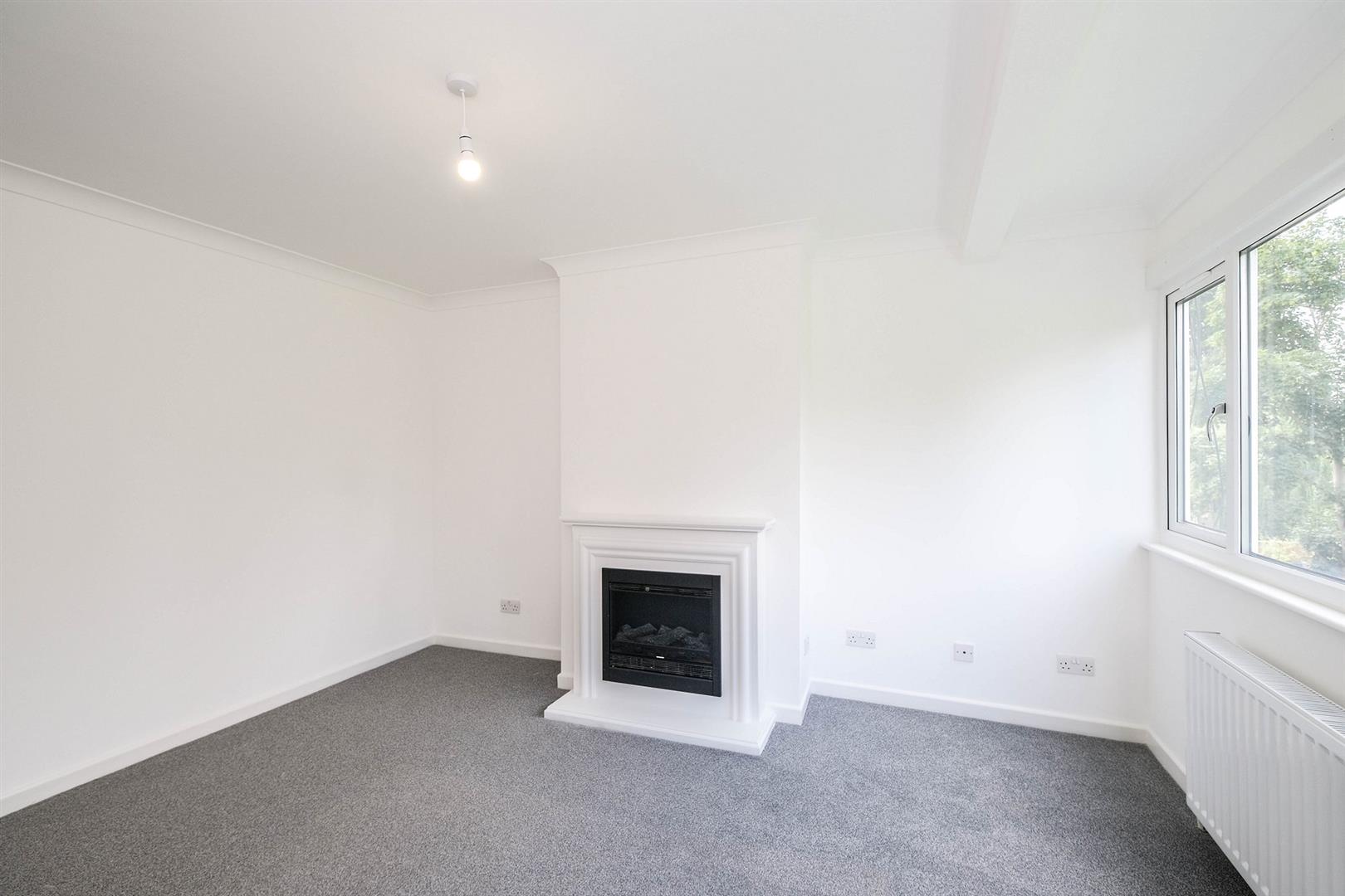 27, Westview Drive, Woodford Green photo 4