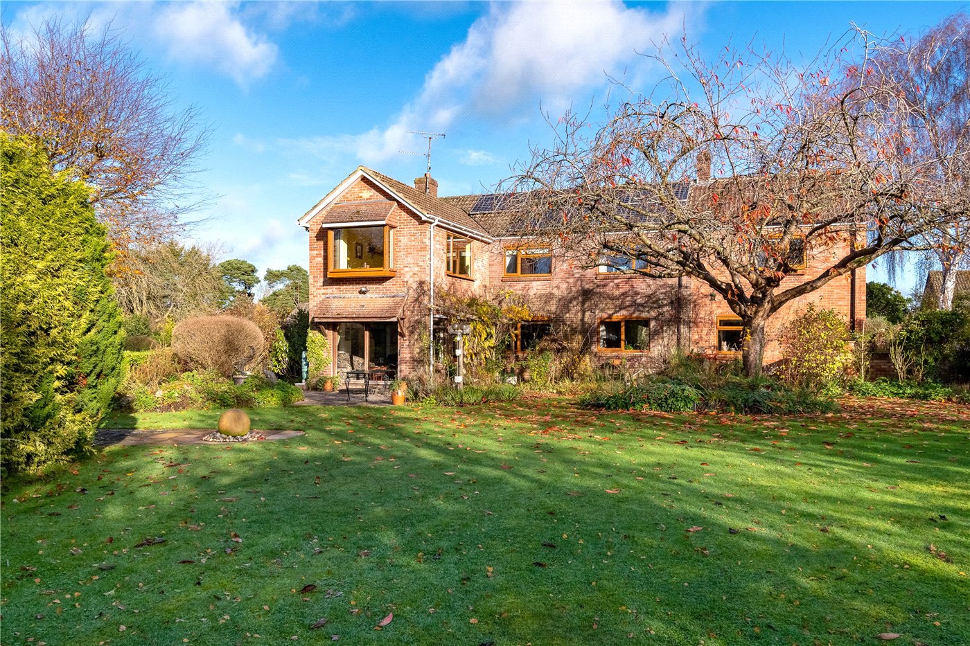 5 bedroom detached house for sale 0