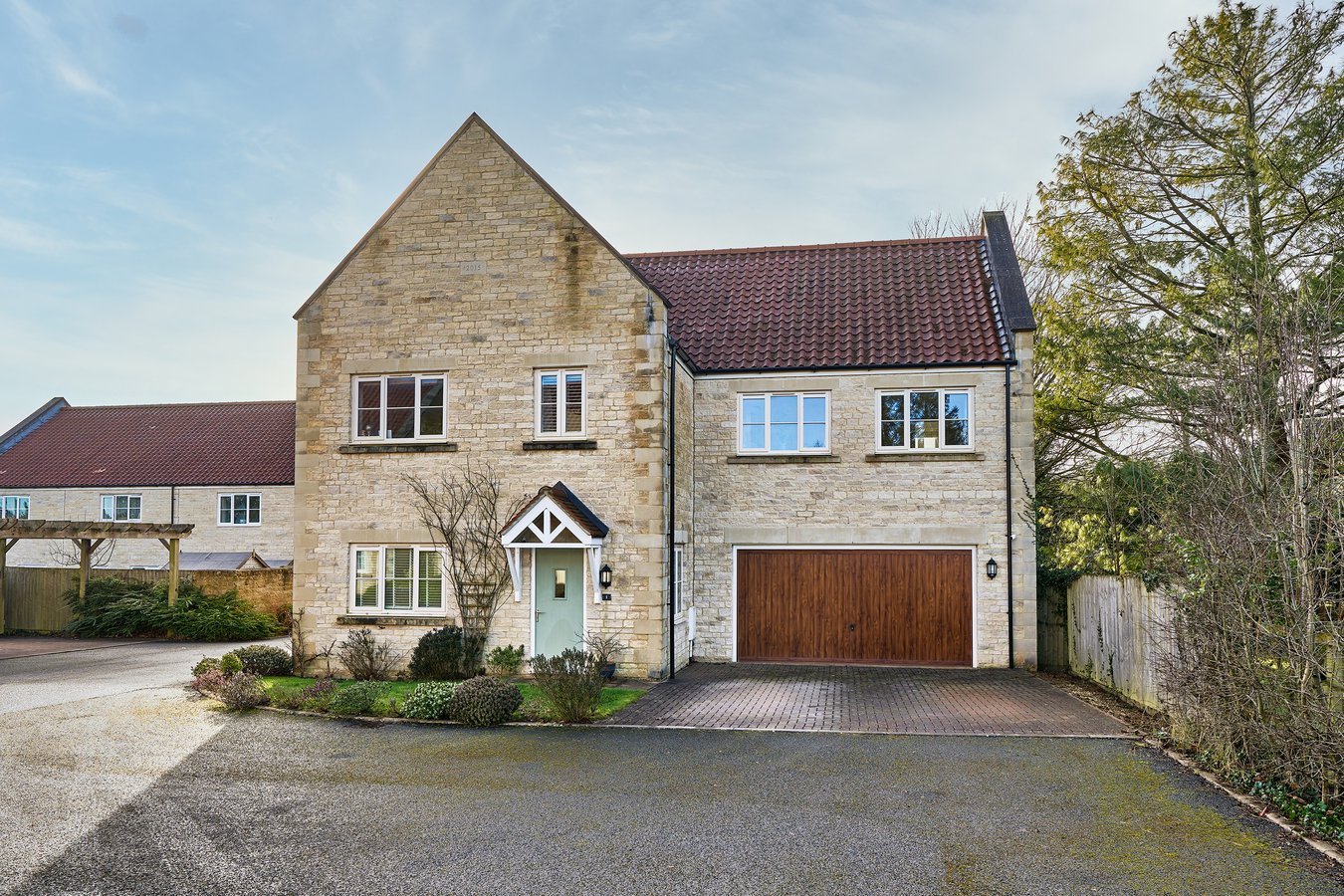 4 bedroom detached house for sale 0