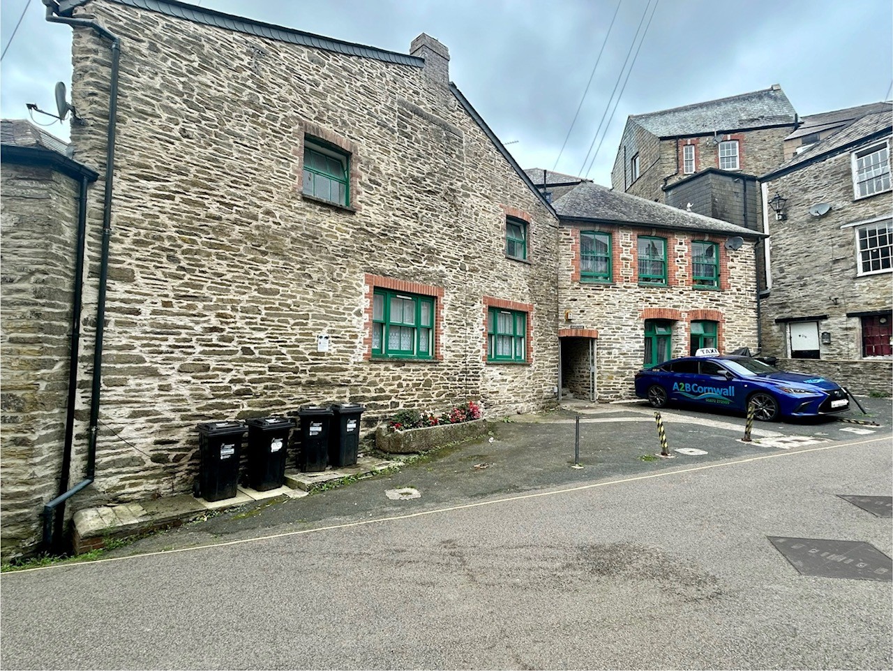 Flat D, Huddys Court, 17, Fore Street, LISKEARD photo 2