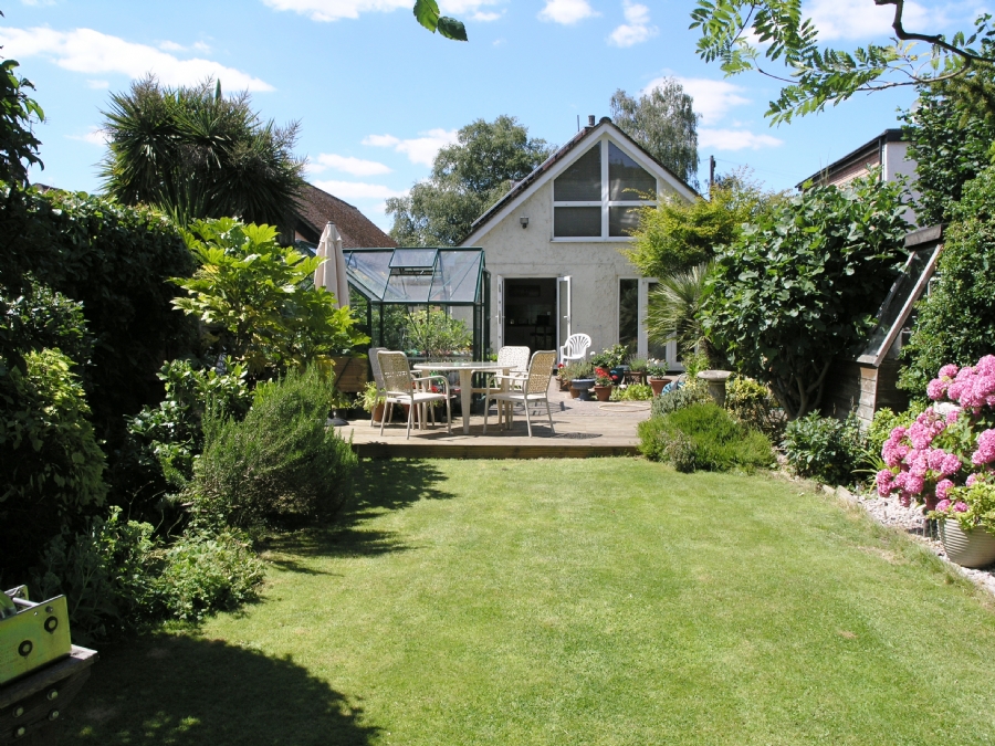 Free property report 6 Rivermead Close, Addlestone, KT15 2DR Chimnie