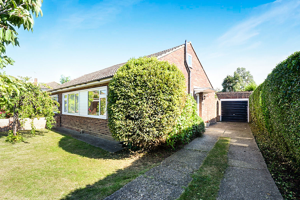Free property report 24 Bluefield Close, Hampton, TW12 3JH Chimnie