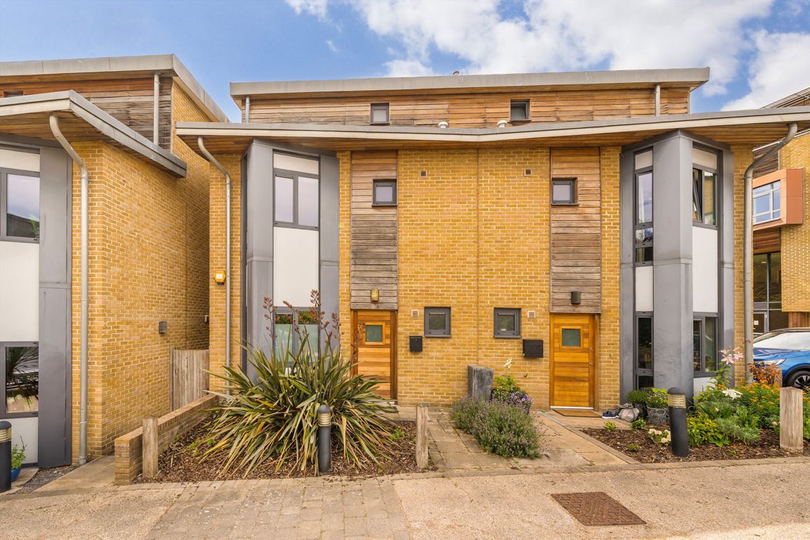 22 Axis Court, Woodland Crescent, London photo 2
