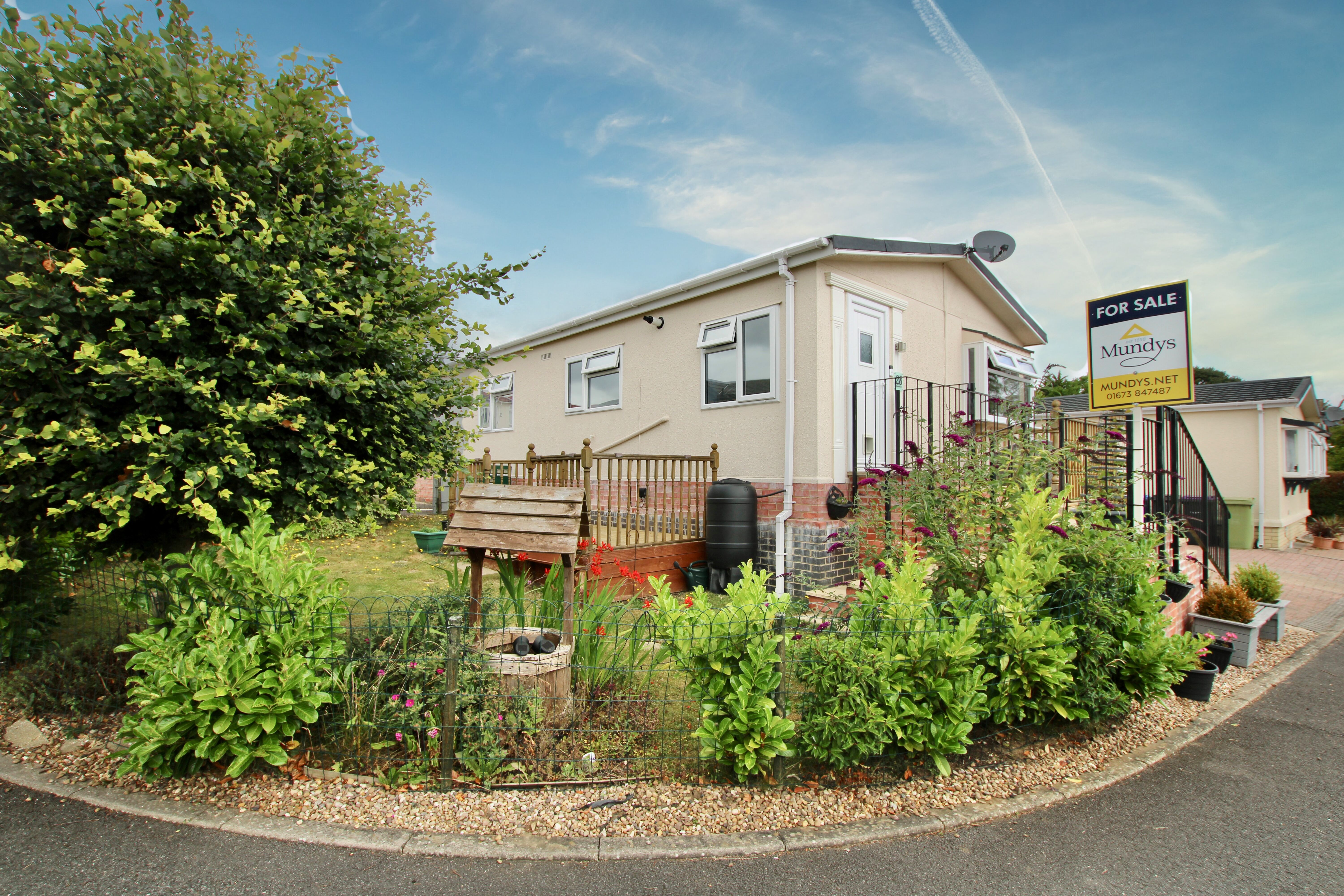 2-bed caravan on 28, Kingsmead Park, Market Rasen, £105,000