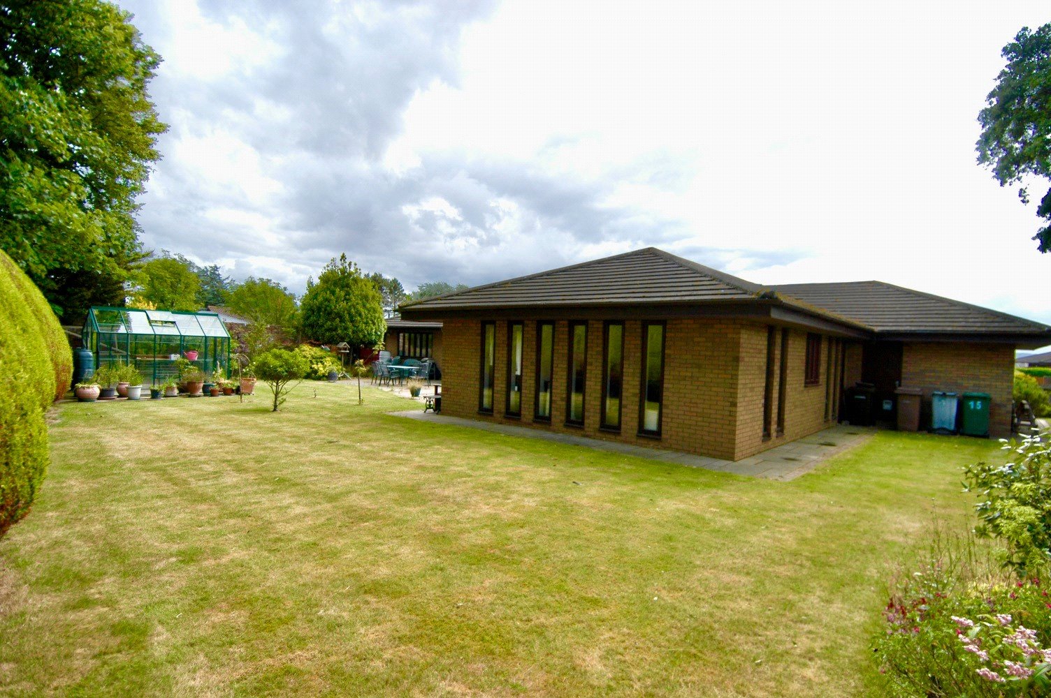 5 bedroom detached house for sale in Wokingham