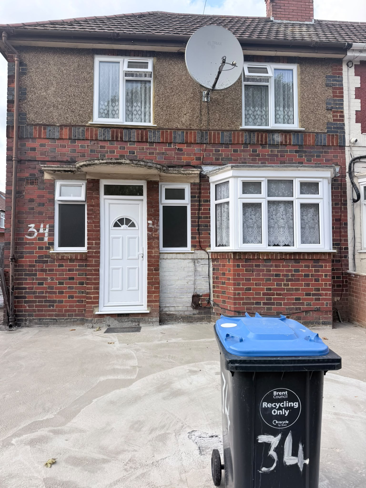 34 Queensbury Road, Wembley photo 2