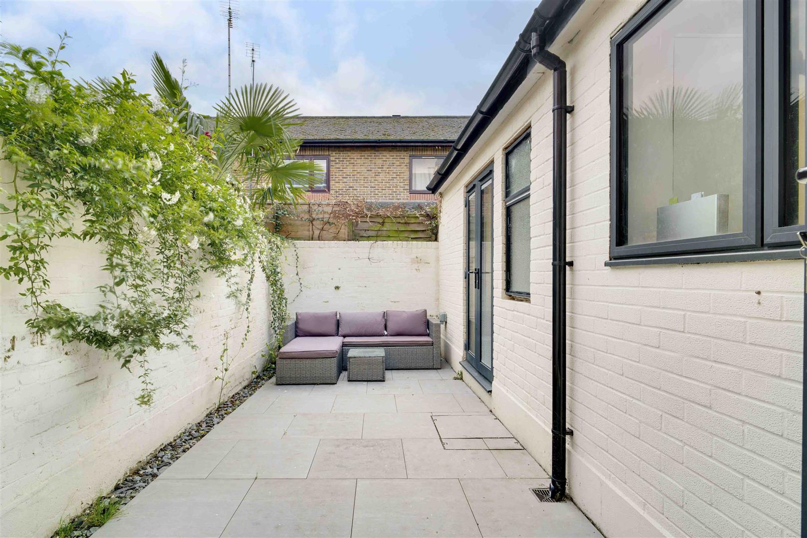 3 bedroom terraced house for sale 0