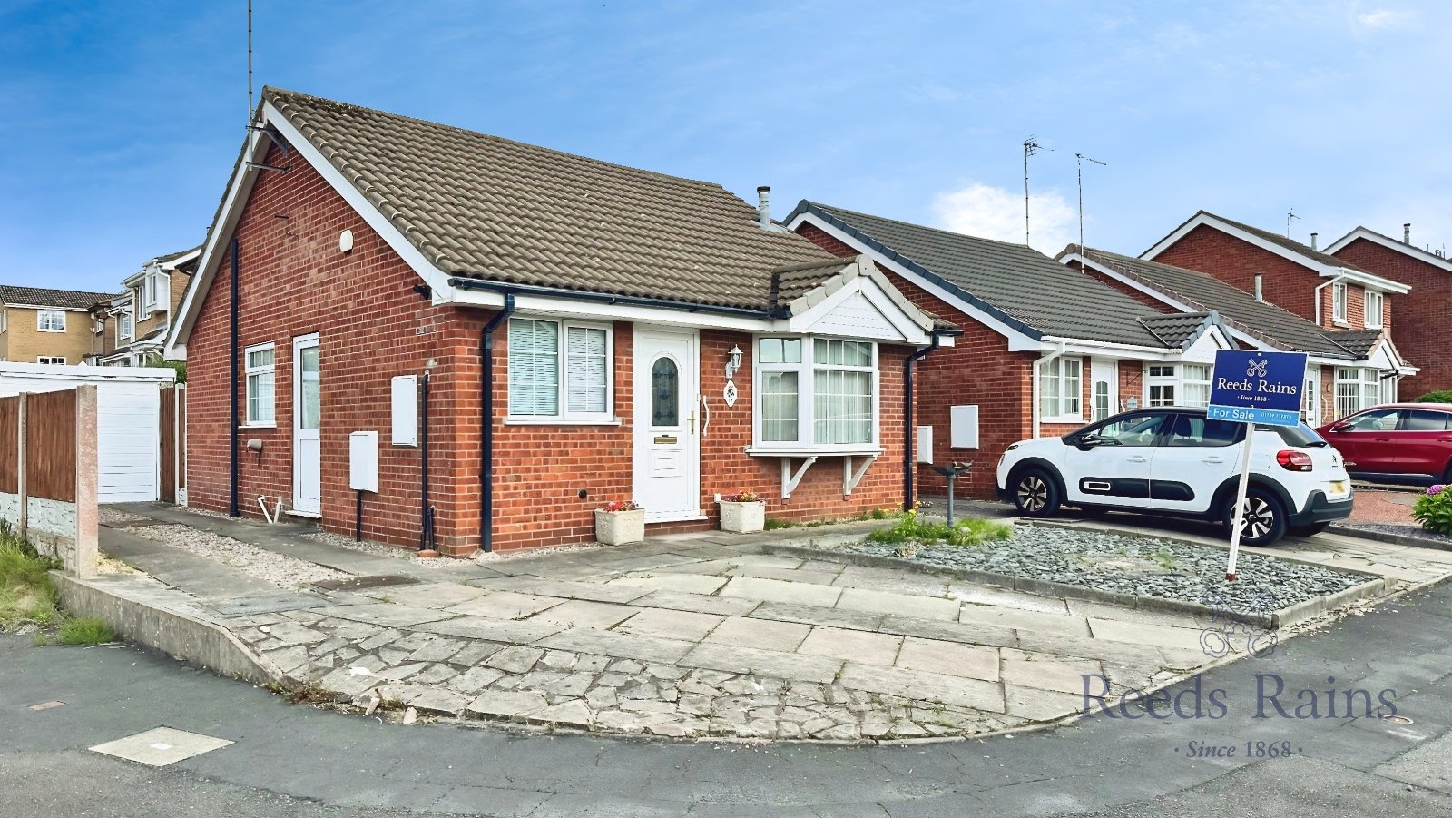 17, Radstone Rise, Staffordshire photo 2
