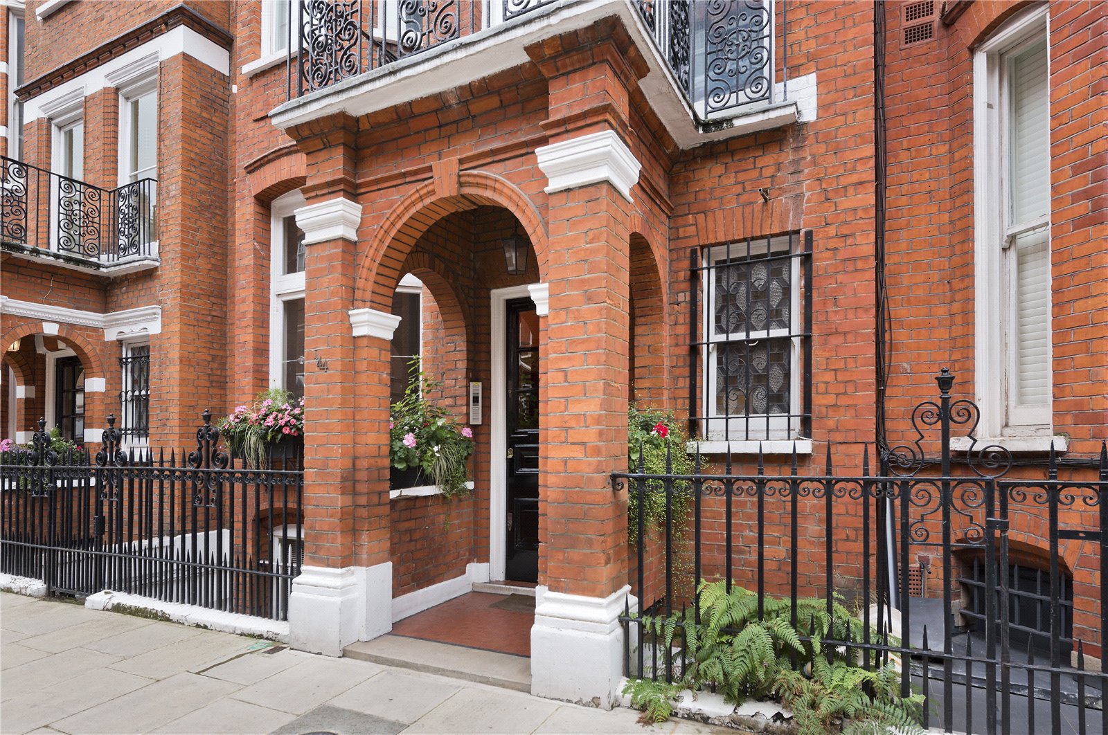 Photos of Egerton Gardens, London SW3 62589316 PrimeLocation