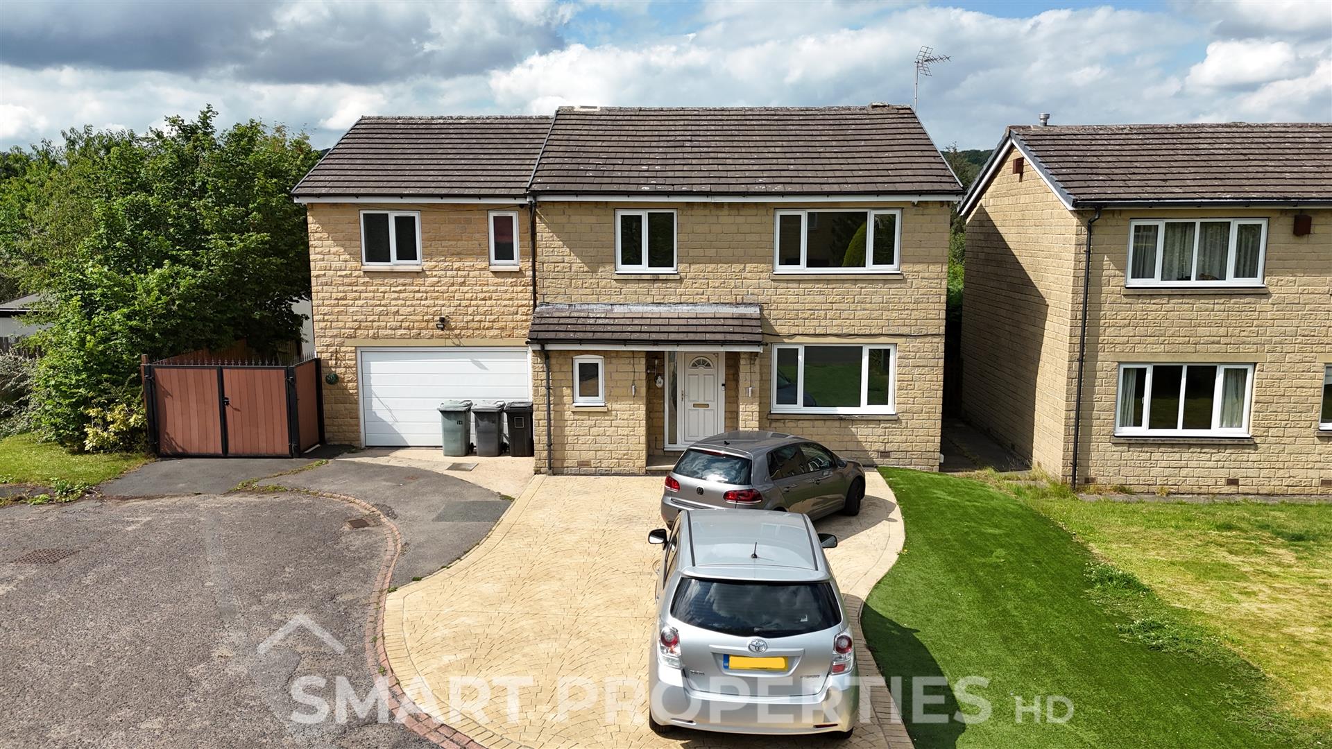 5-bed detached on 16, Greenroyd Croft, Huddersfield, £550,000