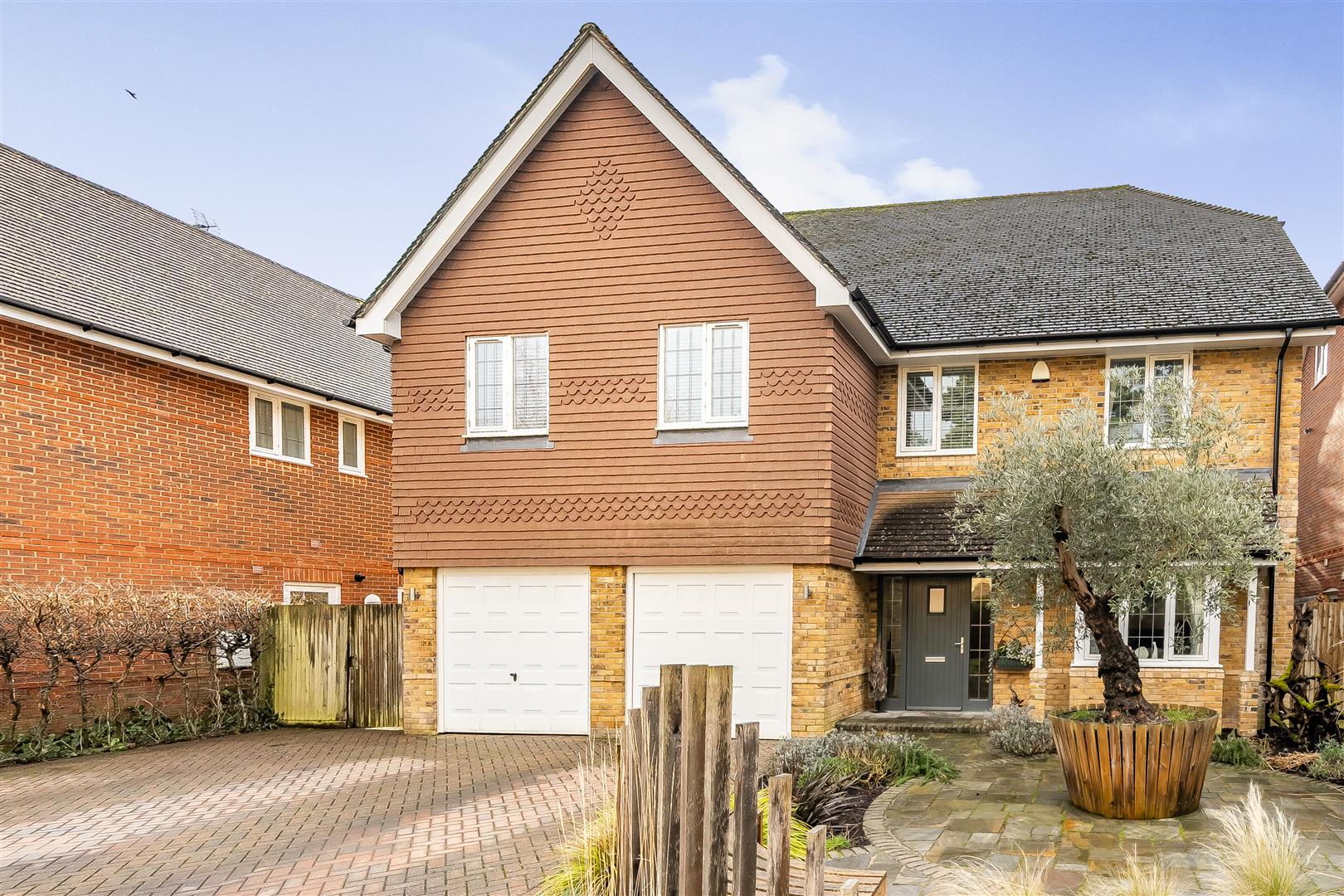 5 bedroom detached house for sale 0