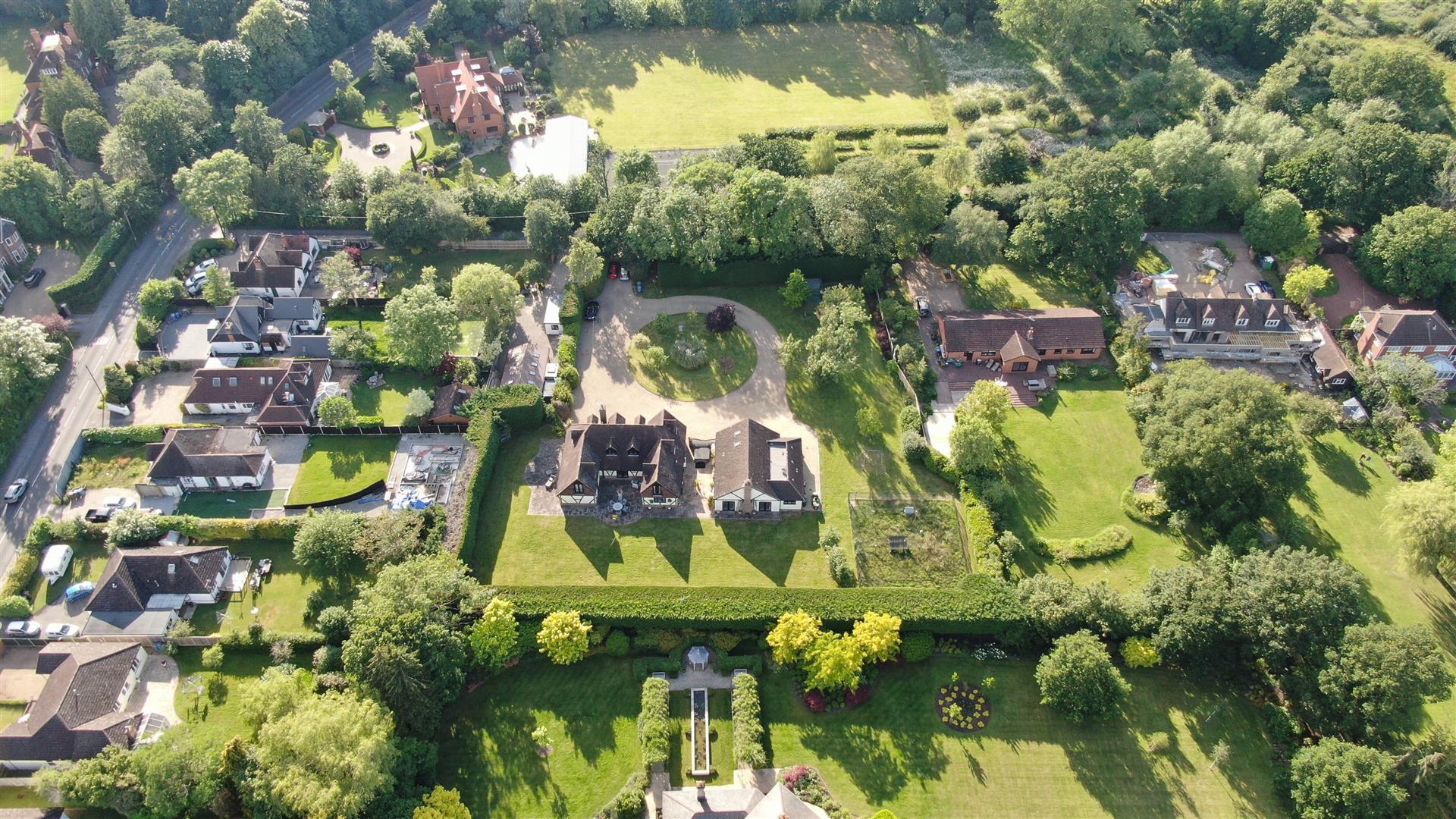 5 bedroom detached house for sale 0