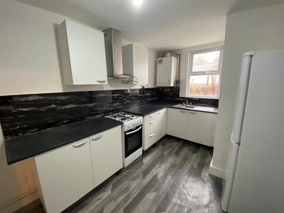 86 Dersingham Avenue, Manor Park photo 3