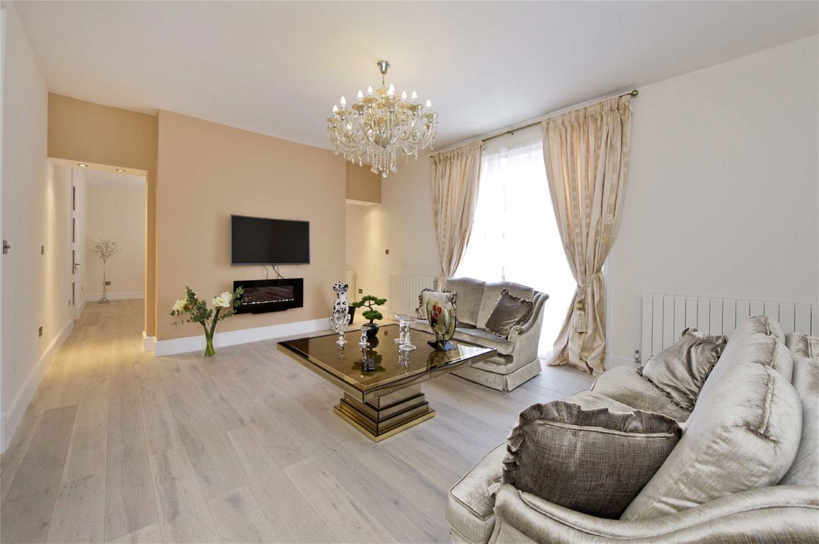 4 bedroom flat for sale 0