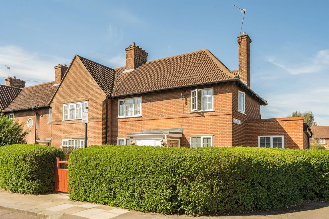 5 bedroom property for sale 0