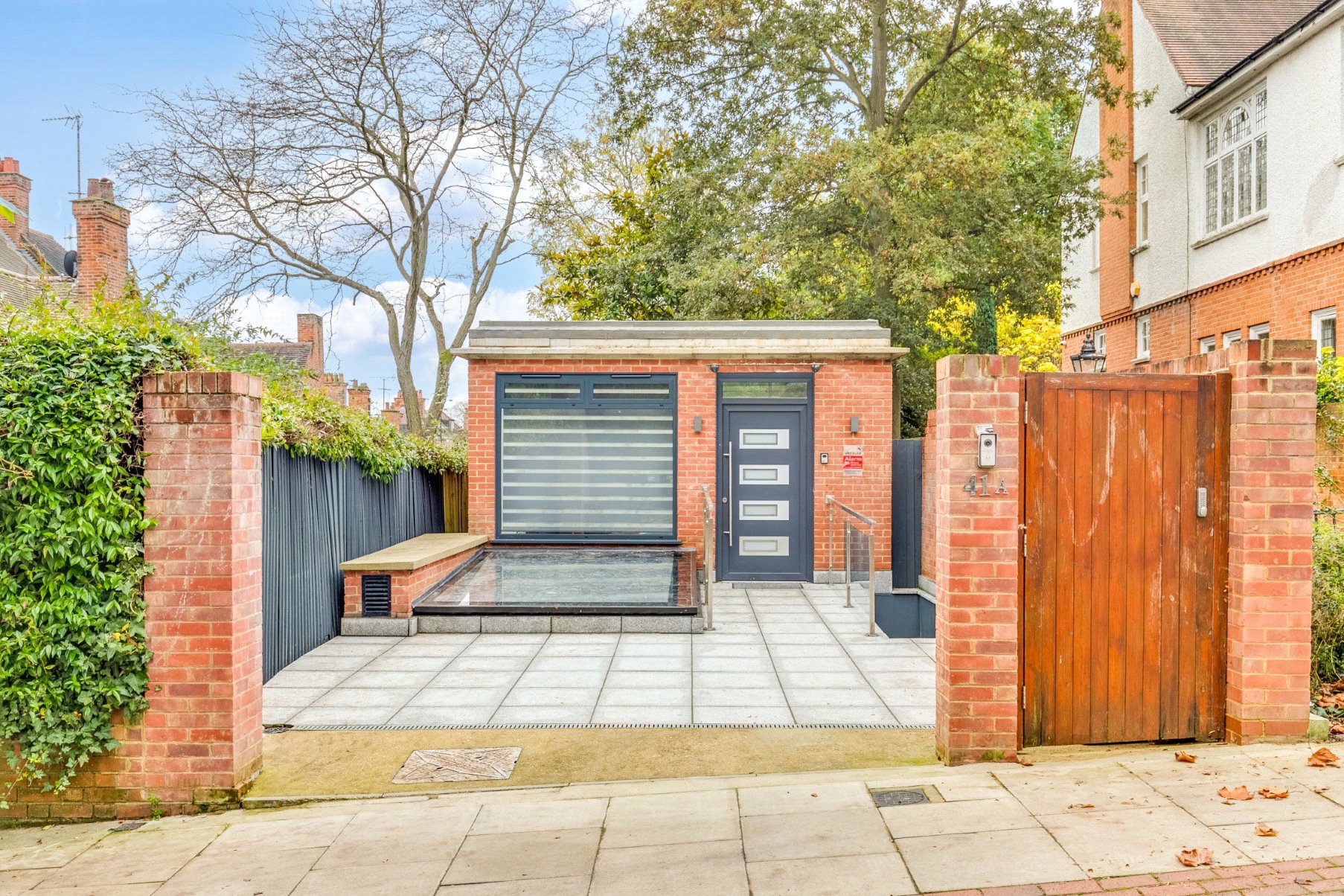 2 bedroom detached house for sale 0