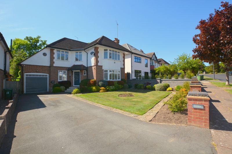 4 bedroom detached house for sale 0