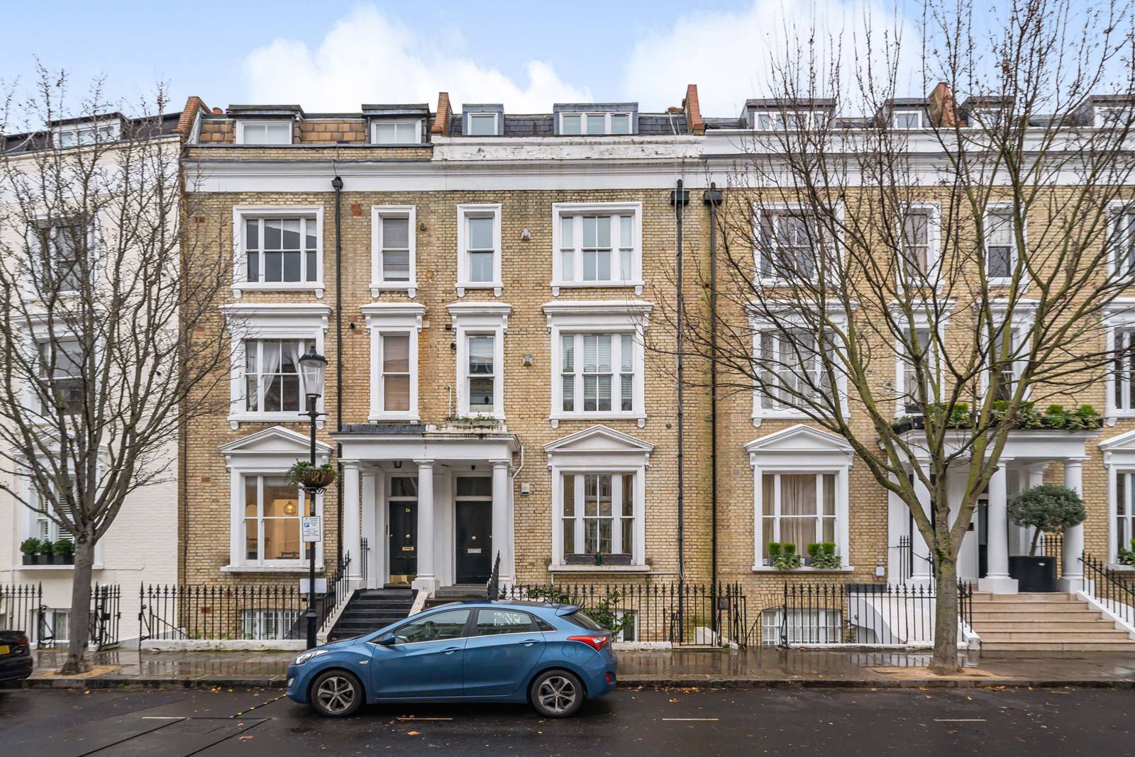 3 bedroom flat for sale in London