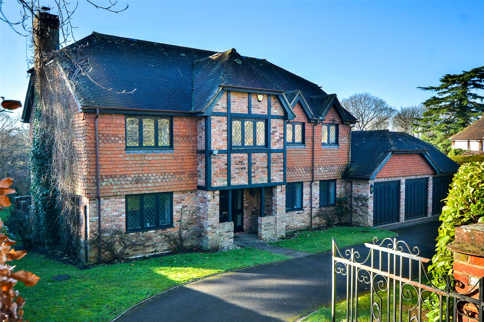 5 bedroom detached house for sale 0
