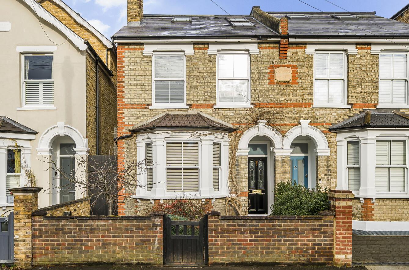 2 bedroom maisonette for sale