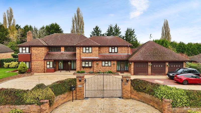 6 bedroom detached house for sale 0