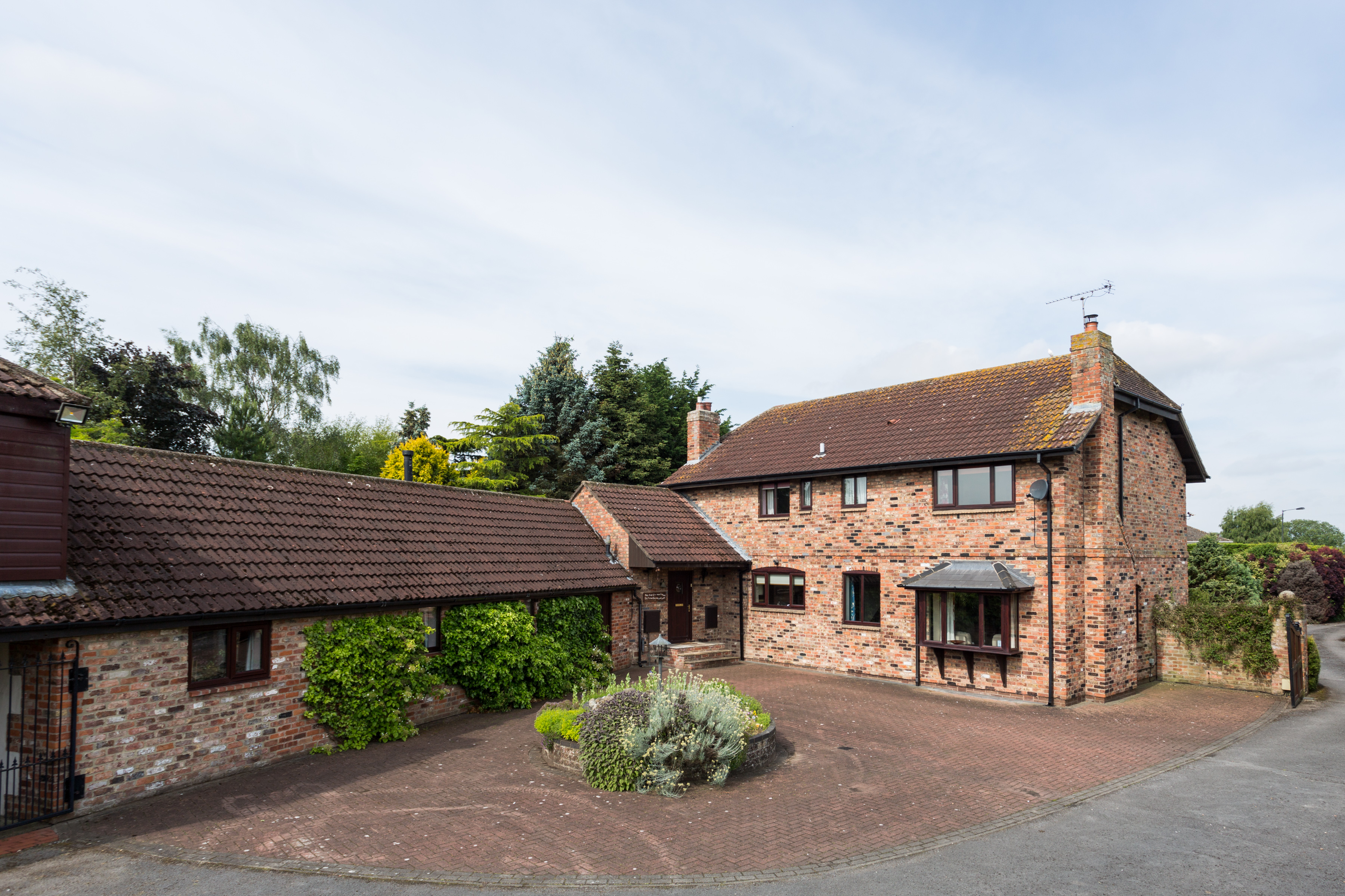 5 bedroom detached house for sale 0