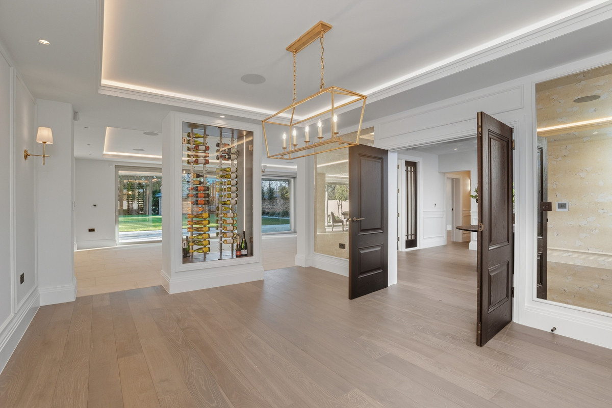 6 bedroom detached house for sale 0