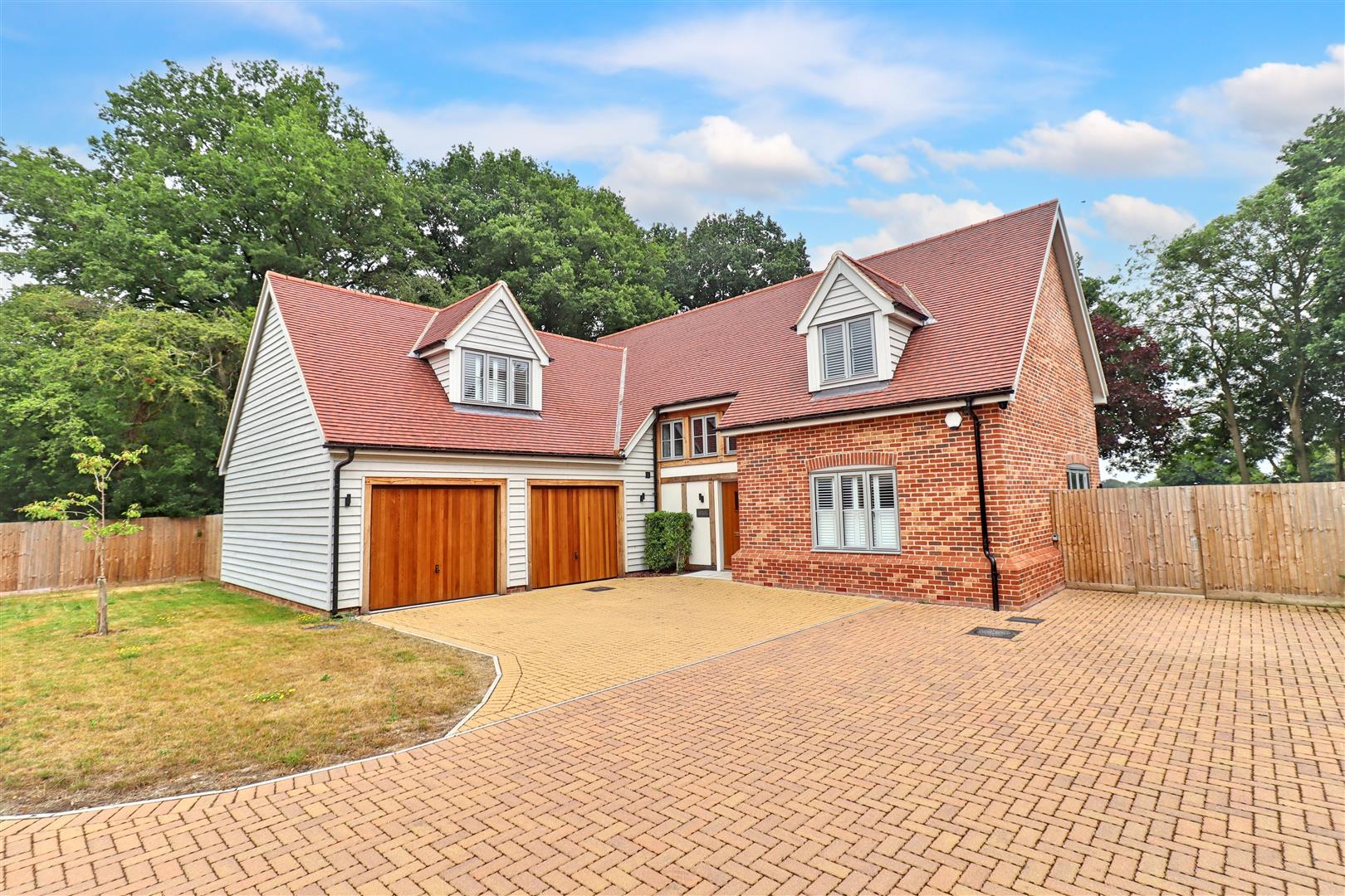 4 bedroom detached house for sale 0