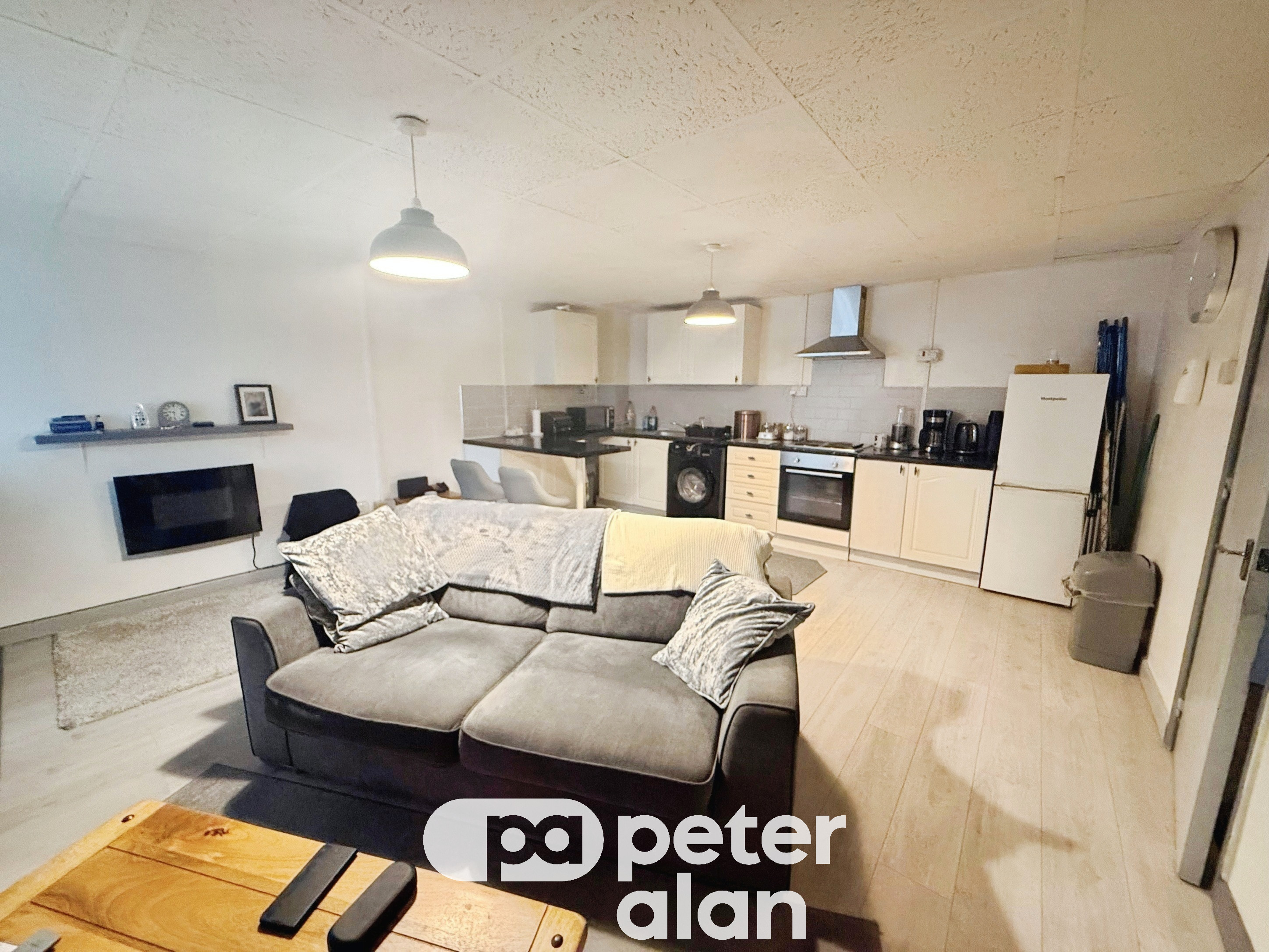 Flat 8, Porth photo 2