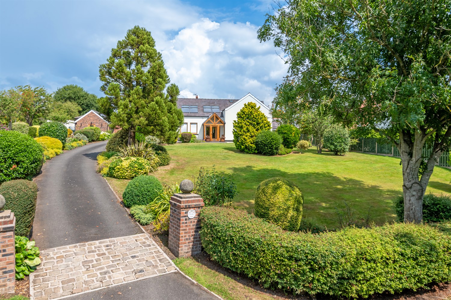 4 bedroom detached house for sale 0