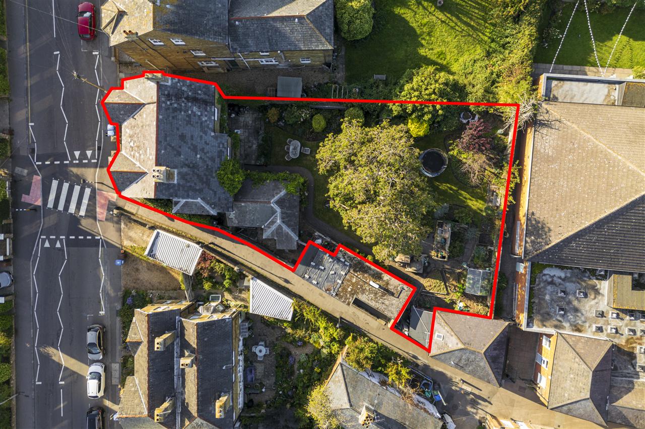 5 bedroom detached house for sale 0