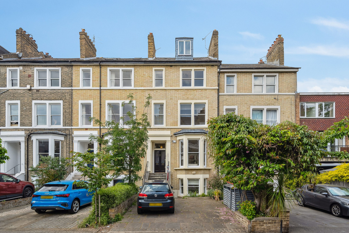 3 bedroom flat for sale 0
