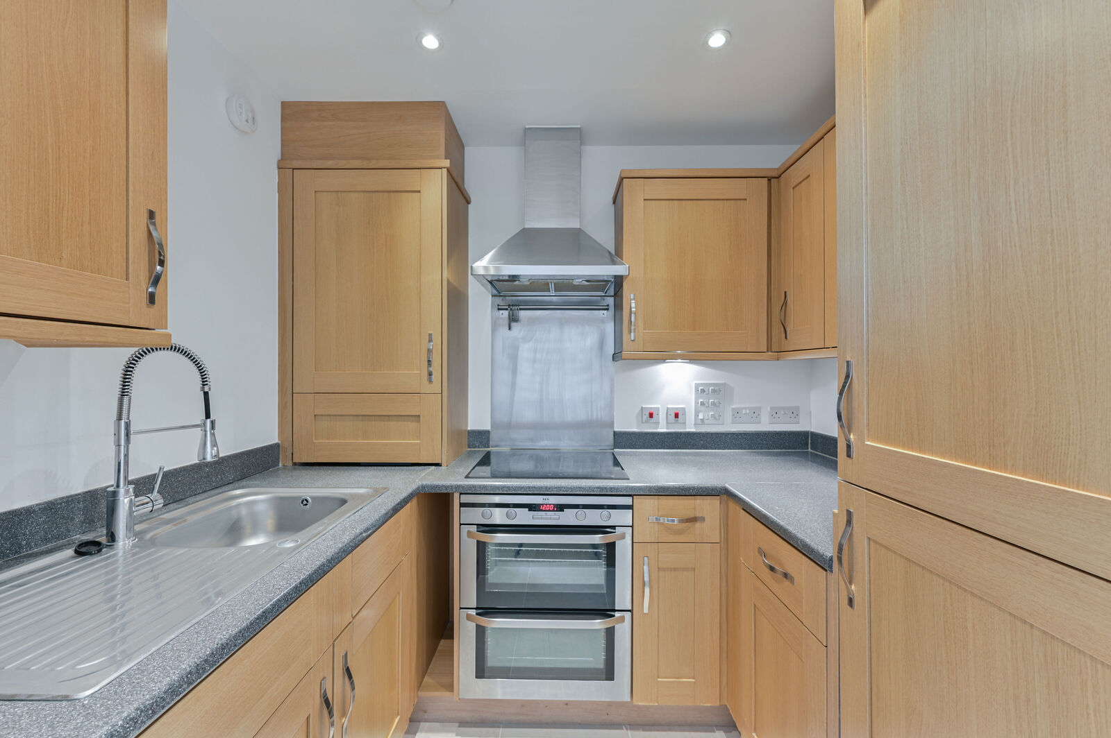 Flat 3, 4 Recovery Street, London, SW17 0DL - listing photo